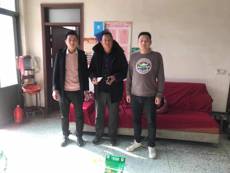 樂(lè)康醫(yī)療南辛中村走訪慰問(wèn)困難群眾