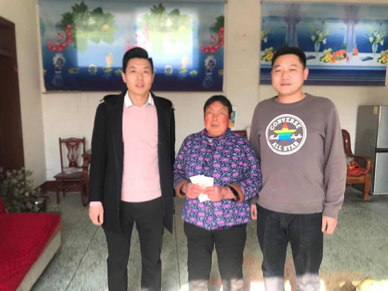 樂(lè)康醫(yī)療南辛中村走訪慰問(wèn)困難群眾