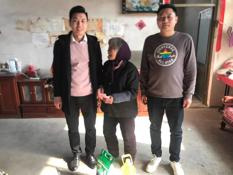 樂(lè)康醫(yī)療南辛中村走訪慰問(wèn)困難群眾